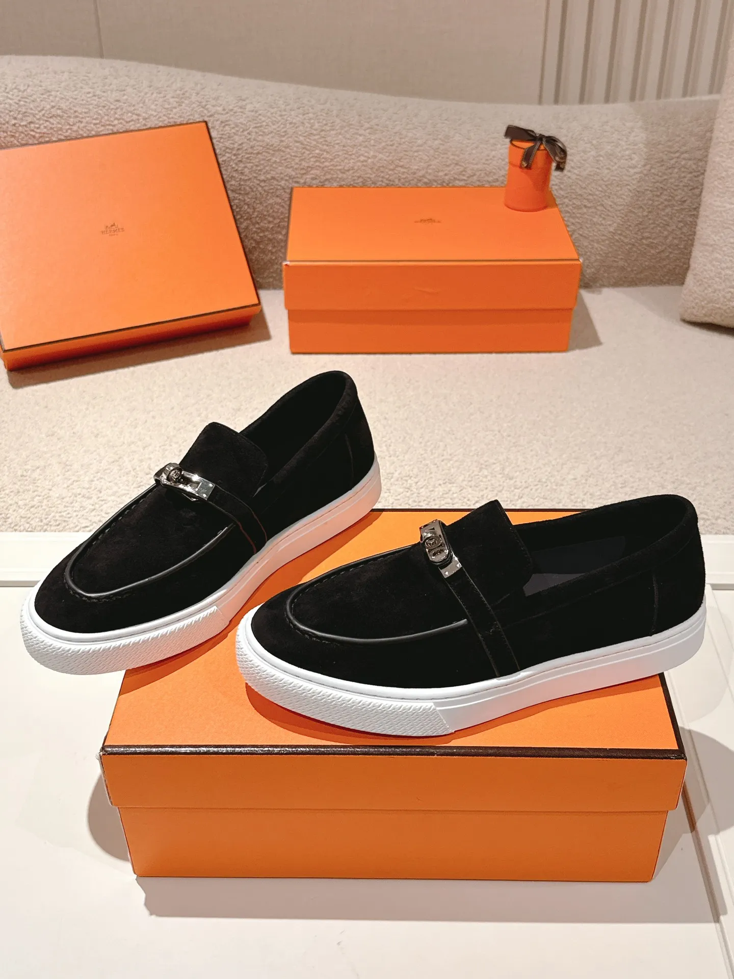 Men's shoes 💰640💰 Hermes# New Kelly buckle thick-soled loafers. Upper: cowhide/suede material. Lining: sheepskin lining. Outsole: exclusive molded outsole. Size: women's size 35-40, men's size 39-45 (female 41/male 46 customized, non-refundable)